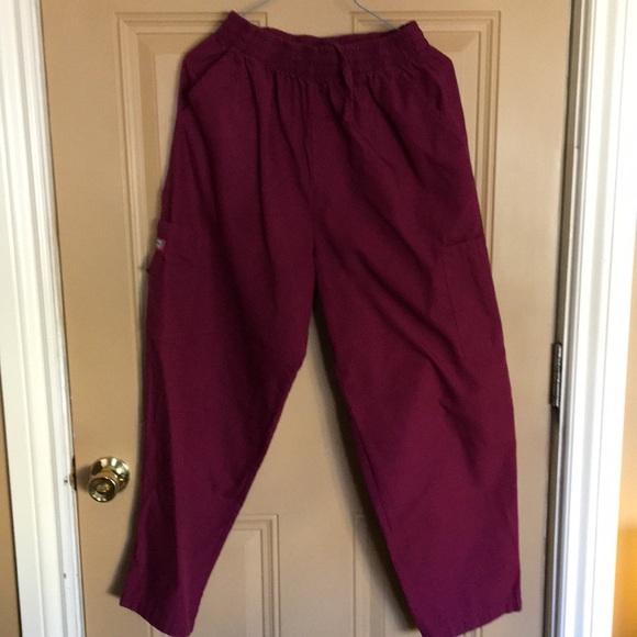 Ladies Scrub Set with Embroidery - Picture 4 of 5